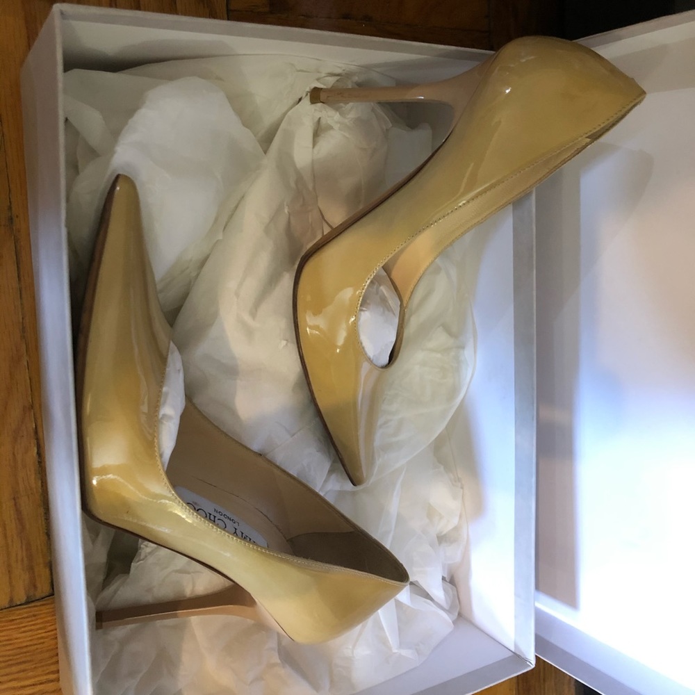 JIMMY CHOO NUDE PATENT LEATHER PUMPS 35